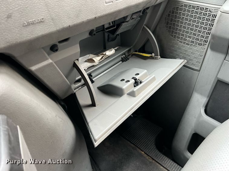 image for item MH9943 2016 Ford E350 Super Duty  box van