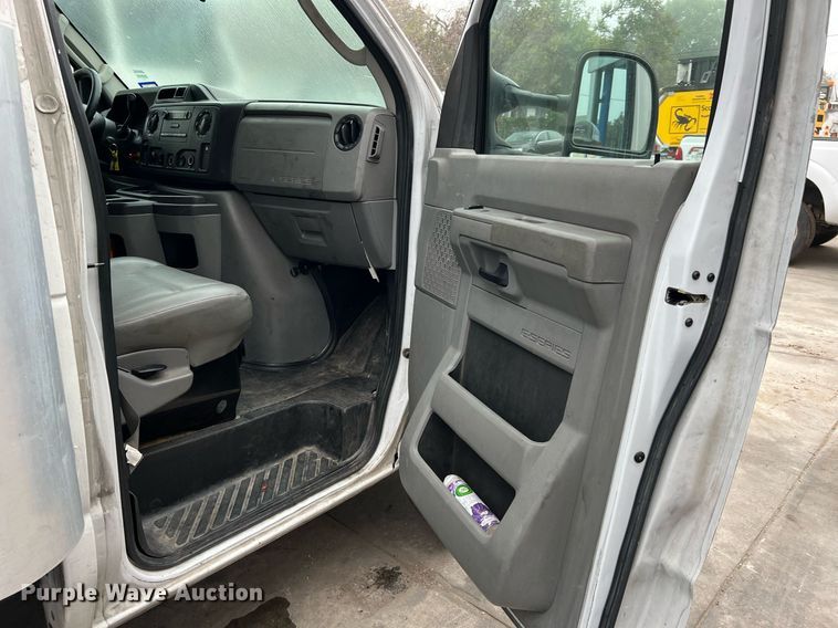 image for item MH9943 2016 Ford E350 Super Duty  box van