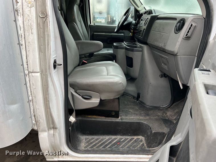 image for item MH9943 2016 Ford E350 Super Duty  box van