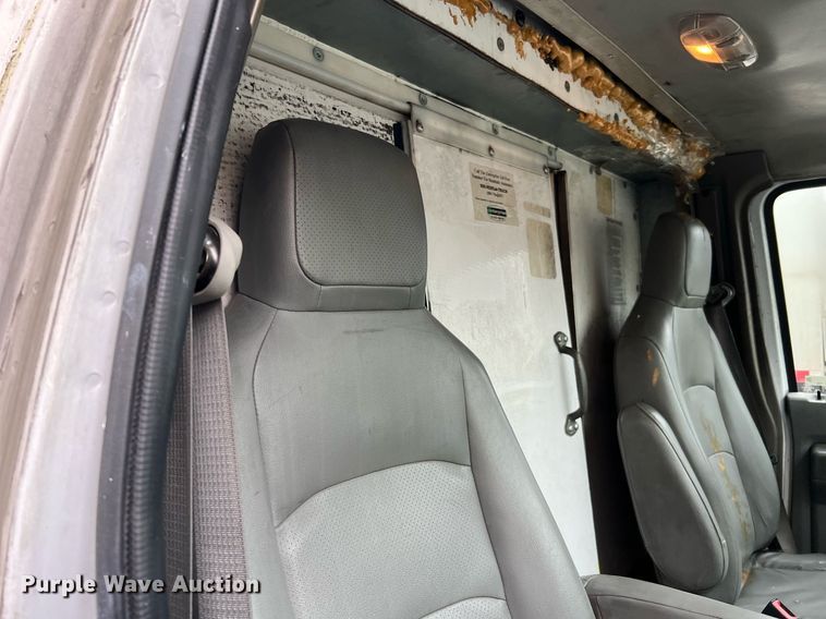 image for item MH9943 2016 Ford E350 Super Duty  box van