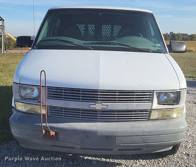 image for item MI9807 2002 Chevrolet Astro  van