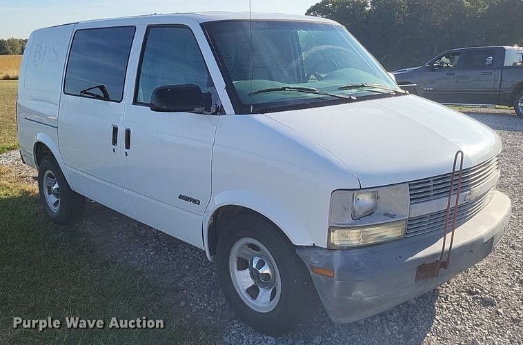 image for item MI9807 2002 Chevrolet Astro  van