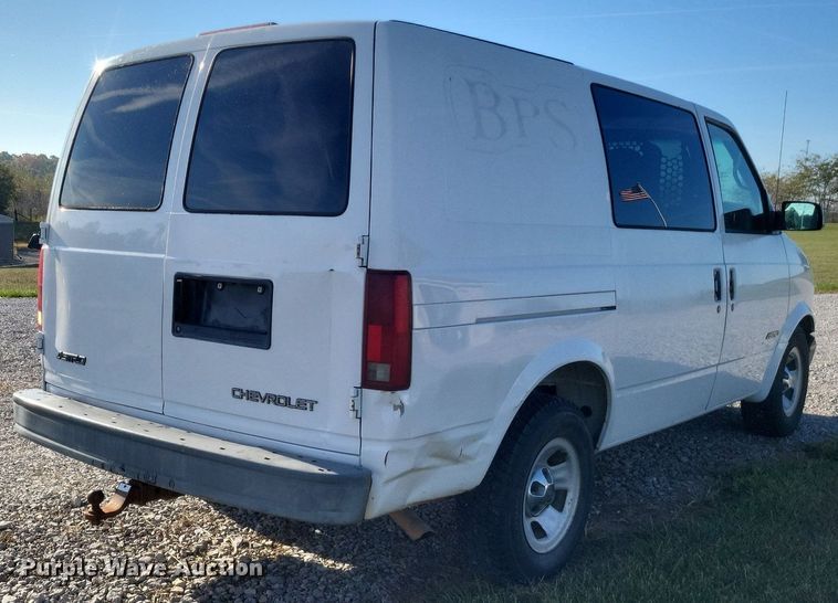 image for item MI9807 2002 Chevrolet Astro  van