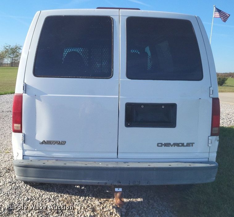 image for item MI9807 2002 Chevrolet Astro  van
