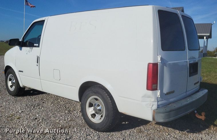 image for item MI9807 2002 Chevrolet Astro  van