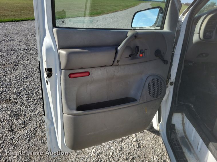 image for item MI9807 2002 Chevrolet Astro  van