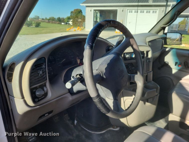 image for item MI9807 2002 Chevrolet Astro  van