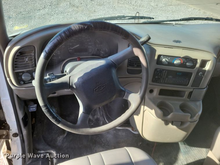 image for item MI9807 2002 Chevrolet Astro  van