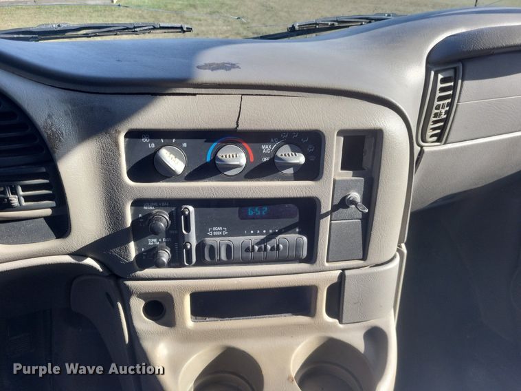 image for item MI9807 2002 Chevrolet Astro  van