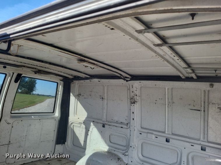 image for item MI9807 2002 Chevrolet Astro  van