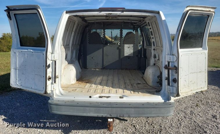 image for item MI9807 2002 Chevrolet Astro  van