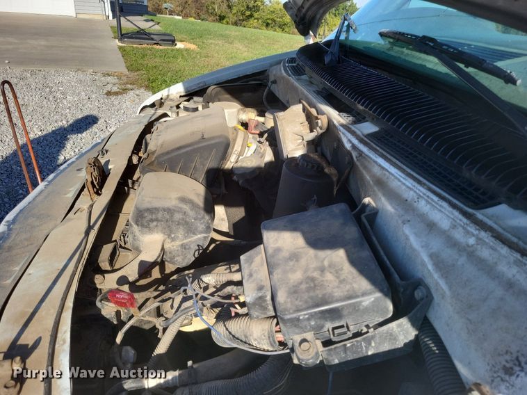 image for item MI9807 2002 Chevrolet Astro  van