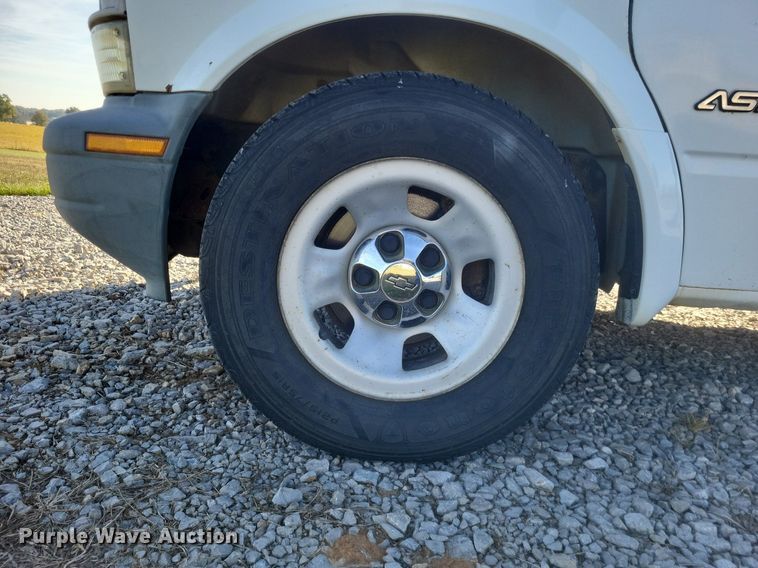 image for item MI9807 2002 Chevrolet Astro  van
