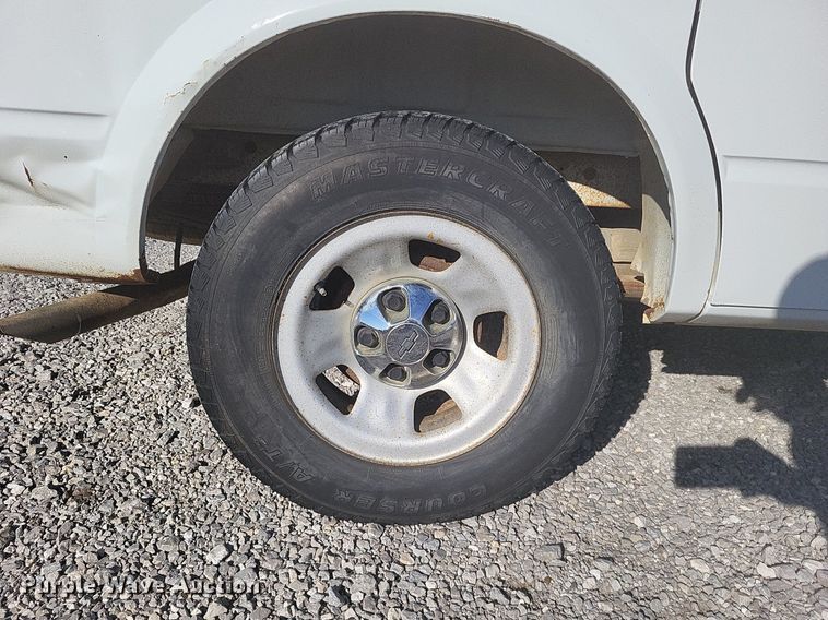 image for item MI9807 2002 Chevrolet Astro  van