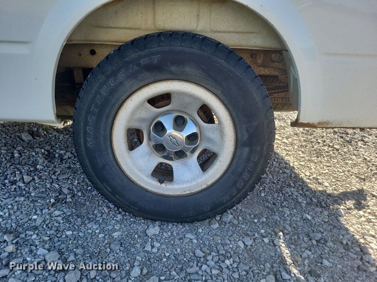 image for item MI9807 2002 Chevrolet Astro  van