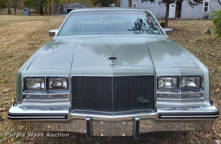 image for item MI9810 1985 Buick Riviera