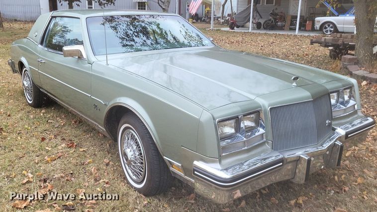 image for item MI9810 1985 Buick Riviera