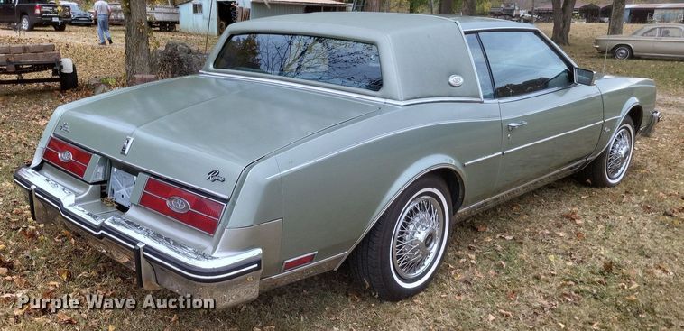 image for item MI9810 1985 Buick Riviera
