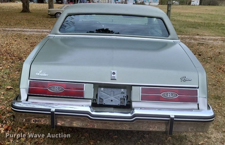 image for item MI9810 1985 Buick Riviera