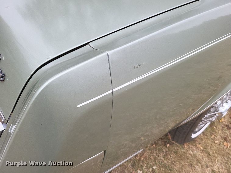 image for item MI9810 1985 Buick Riviera