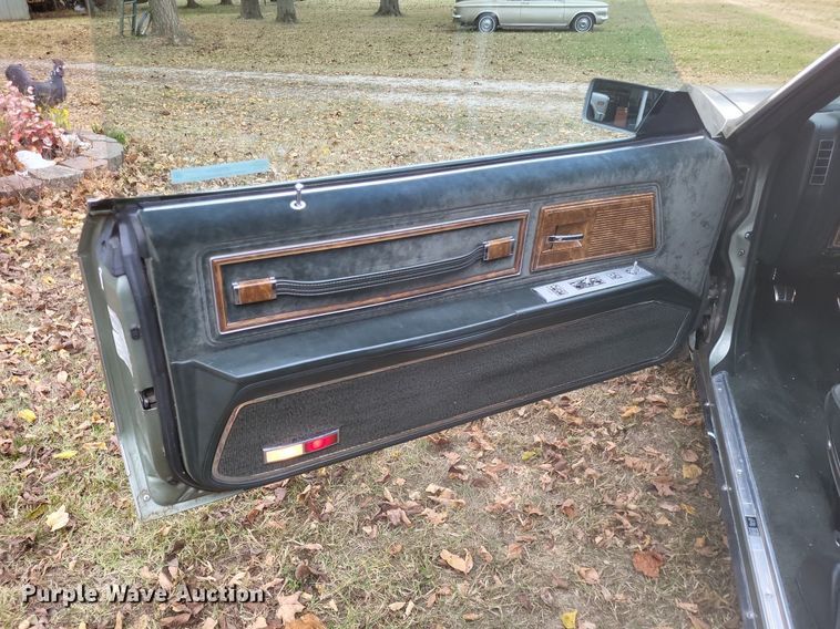 image for item MI9810 1985 Buick Riviera