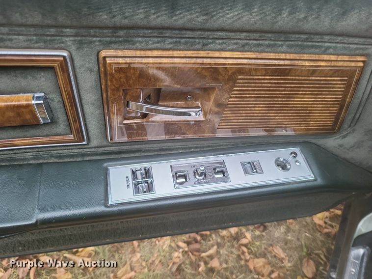 image for item MI9810 1985 Buick Riviera