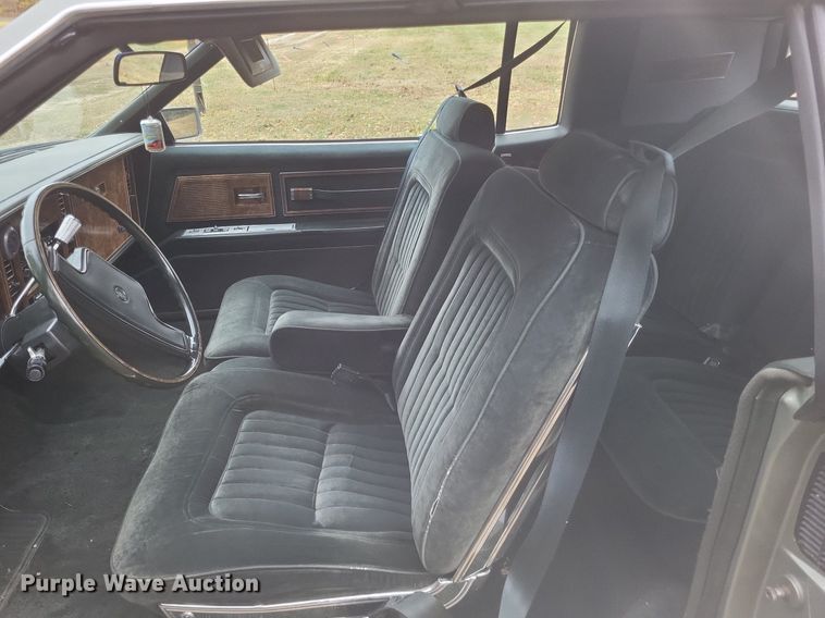 image for item MI9810 1985 Buick Riviera