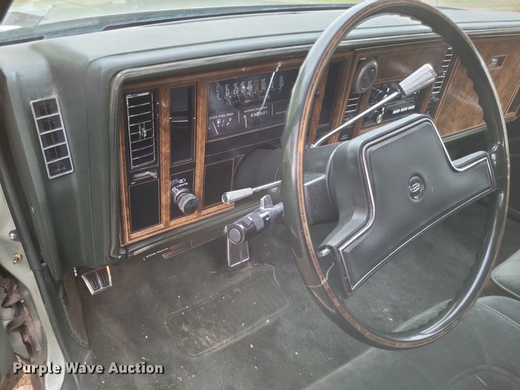 image for item MI9810 1985 Buick Riviera