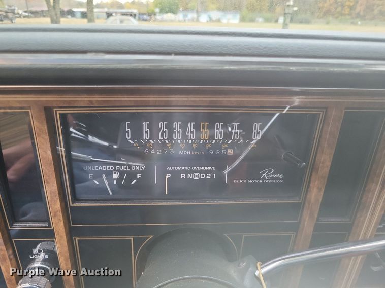 image for item MI9810 1985 Buick Riviera