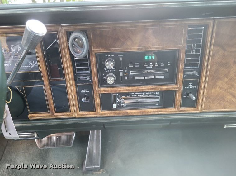 image for item MI9810 1985 Buick Riviera