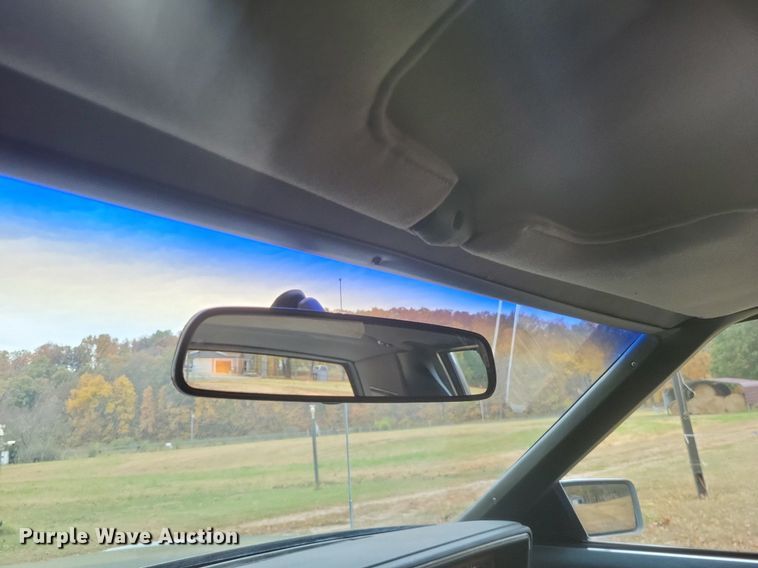 image for item MI9810 1985 Buick Riviera