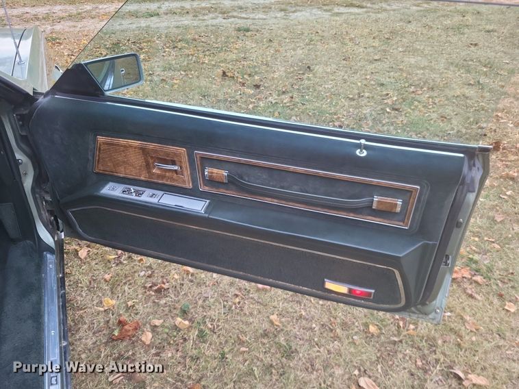 image for item MI9810 1985 Buick Riviera