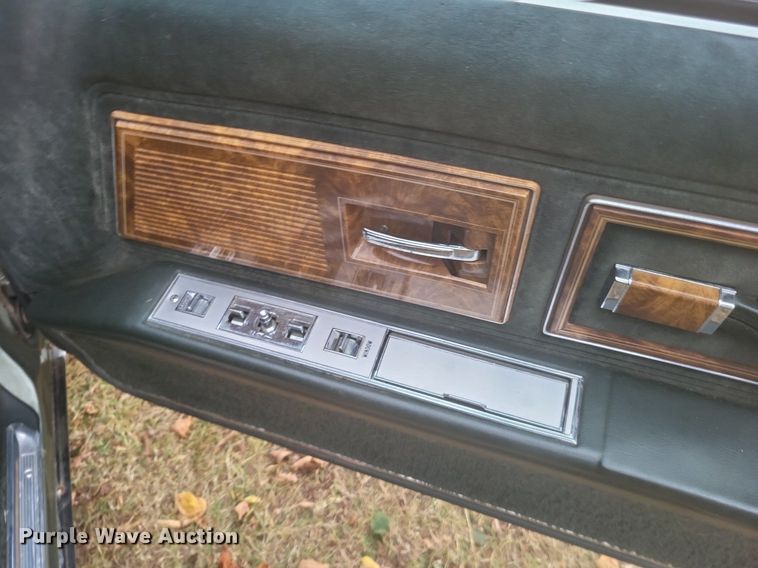 image for item MI9810 1985 Buick Riviera