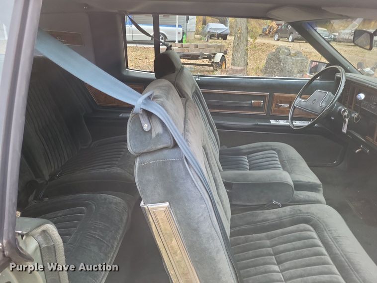 image for item MI9810 1985 Buick Riviera