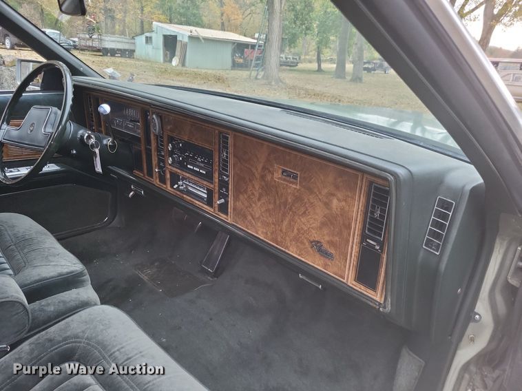 image for item MI9810 1985 Buick Riviera