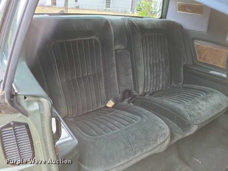 image for item MI9810 1985 Buick Riviera