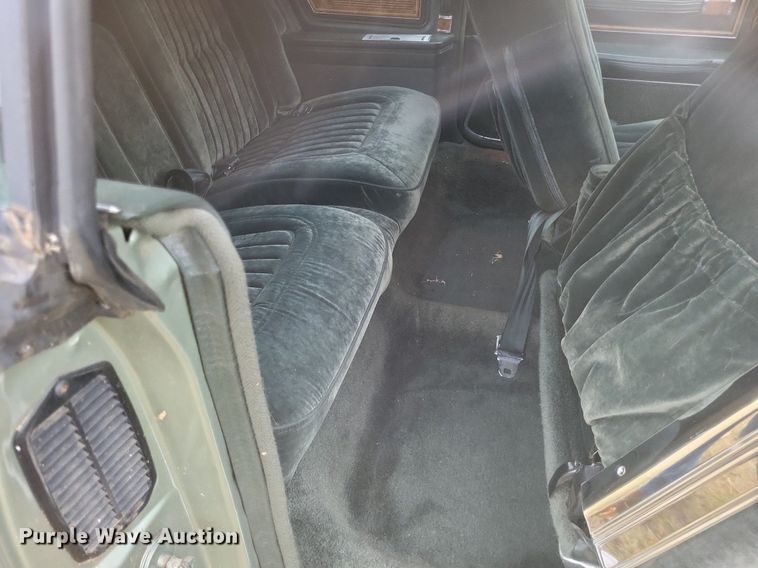 image for item MI9810 1985 Buick Riviera