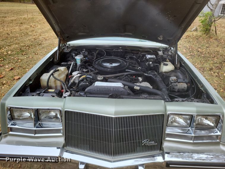 image for item MI9810 1985 Buick Riviera