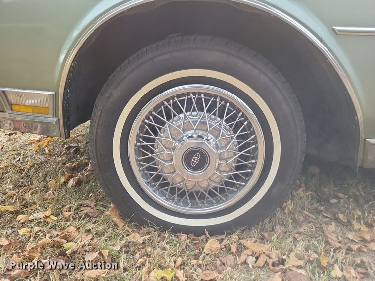 image for item MI9810 1985 Buick Riviera