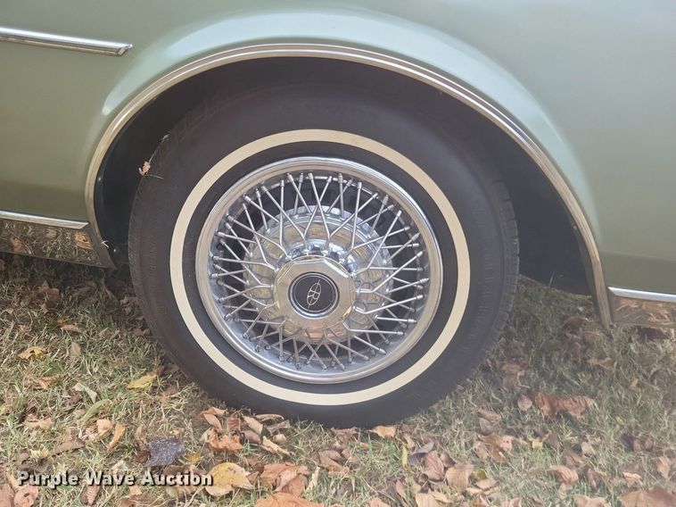 image for item MI9810 1985 Buick Riviera