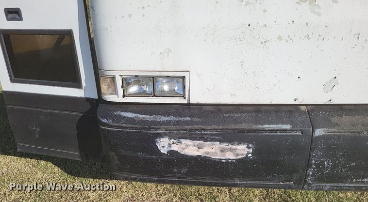 image for item MI9815 1996 MCI 102-D3  coach bus