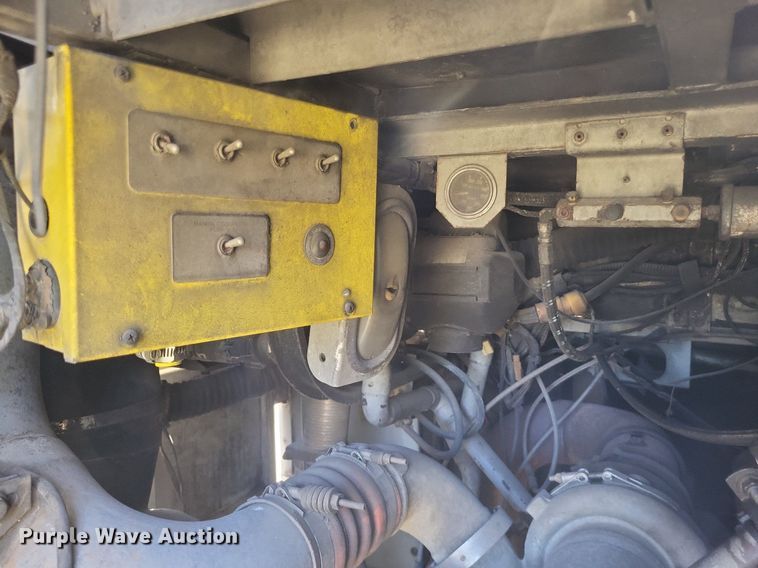 image for item MI9815 1996 MCI 102-D3  coach bus