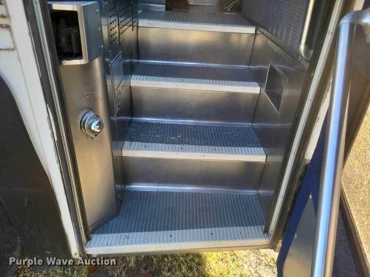 image for item MI9815 1996 MCI 102-D3  coach bus