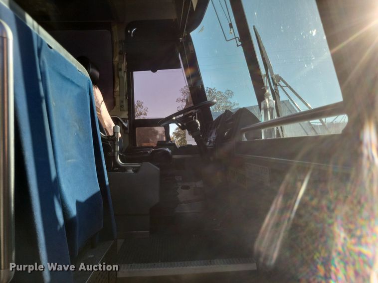 image for item MI9815 1996 MCI 102-D3  coach bus