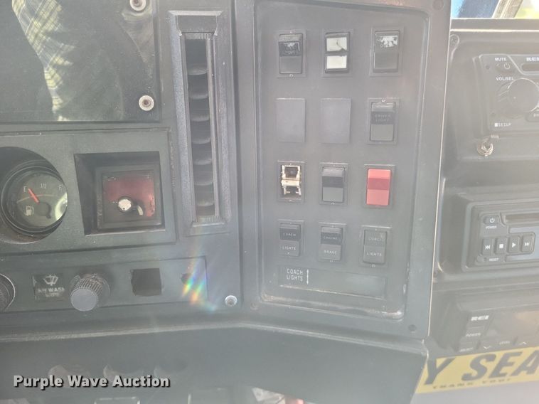 image for item MI9815 1996 MCI 102-D3  coach bus