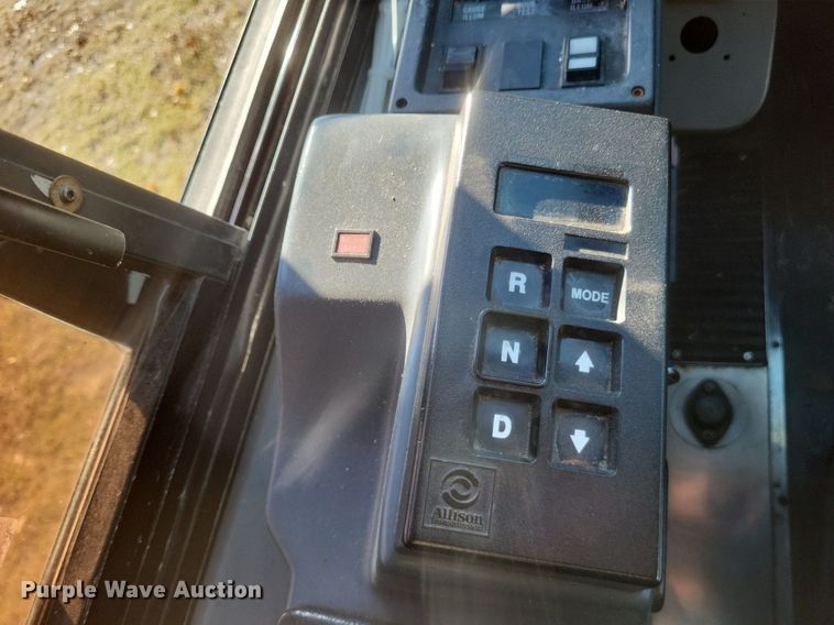 image for item MI9815 1996 MCI 102-D3  coach bus