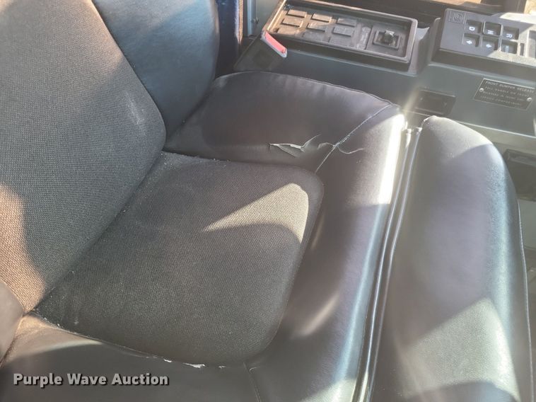 image for item MI9815 1996 MCI 102-D3  coach bus