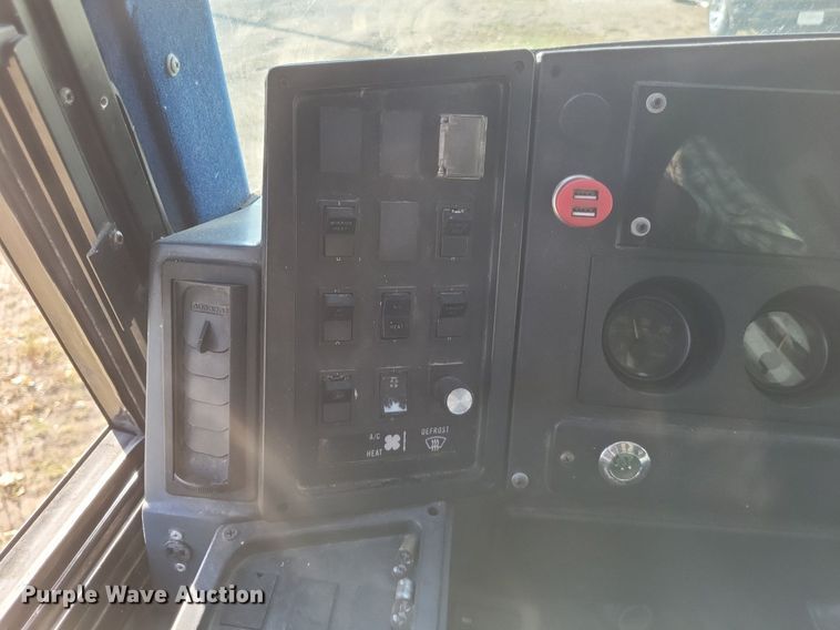 image for item MI9815 1996 MCI 102-D3  coach bus