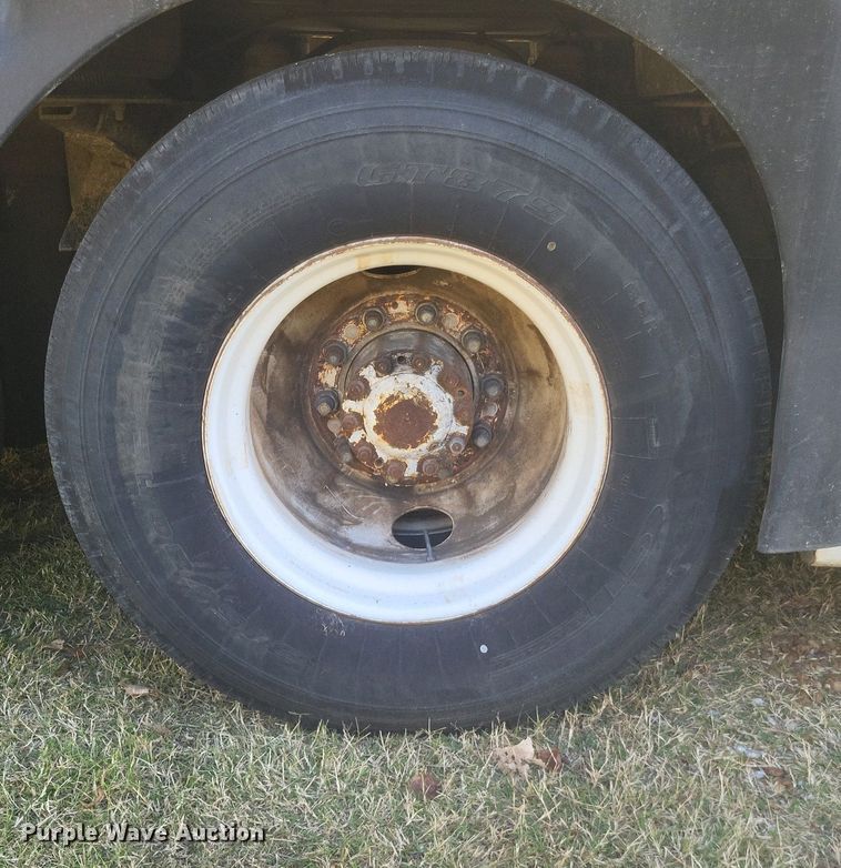 image for item MI9815 1996 MCI 102-D3  coach bus