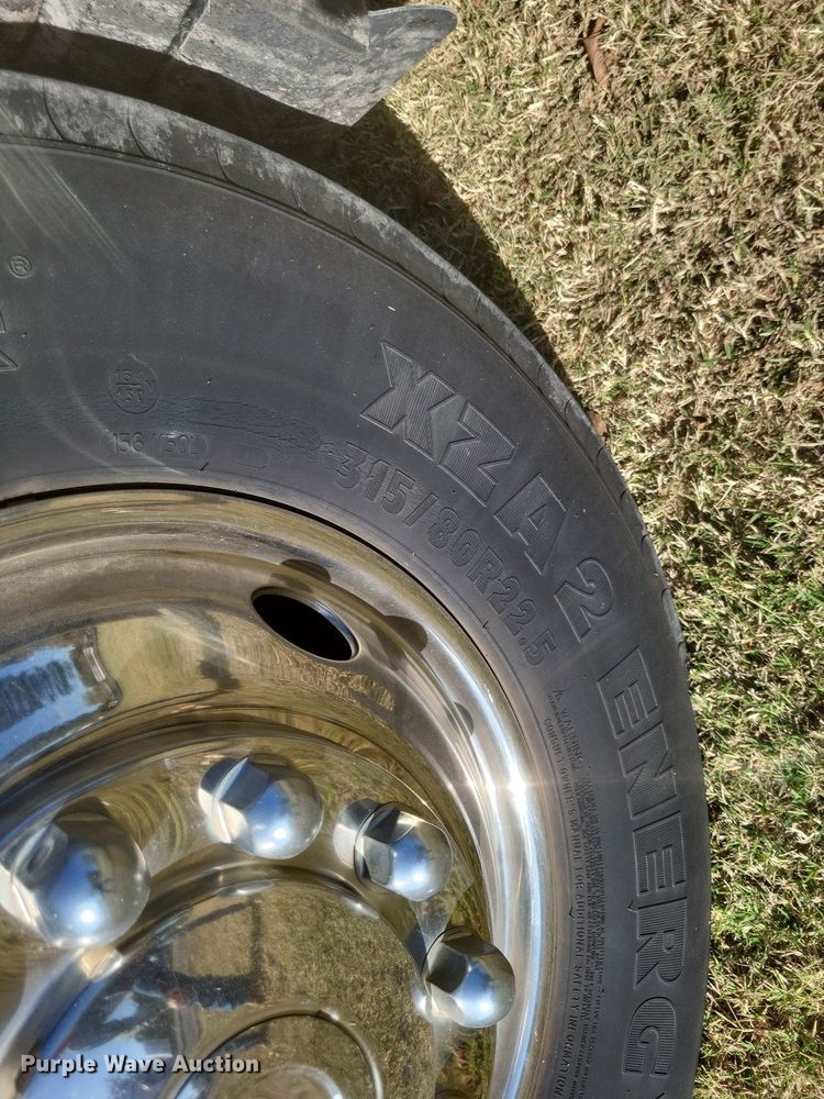 image for item MI9815 1996 MCI 102-D3  coach bus